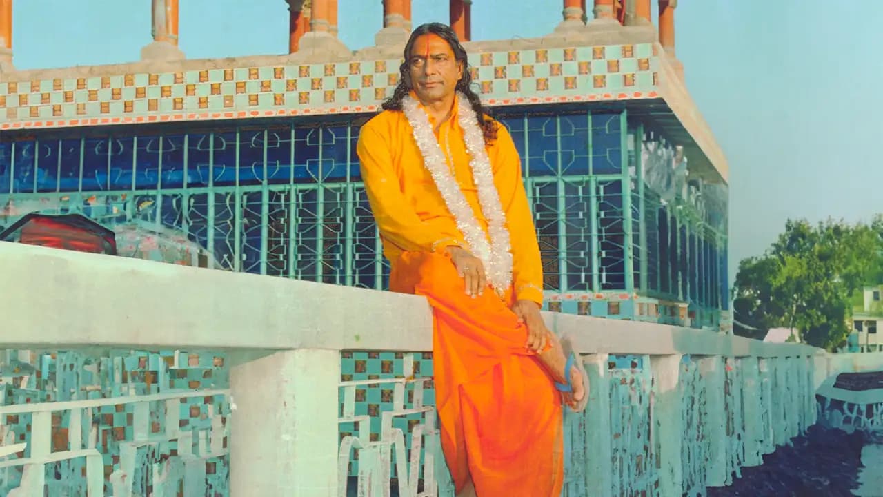 Jagadguru Shree Kripaluji Maharaj Absorption in Divine Love right