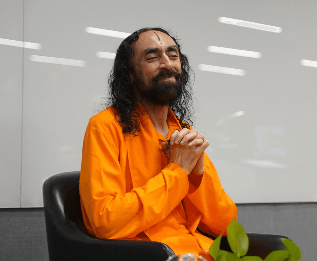 इच्छा एक ऐसी बीमारी है जो कभी तृप्त नहीं होती। जितना हम इसे पूरा करते हैं, उतना ही यह और भड़कती जाती है। इसलिए लोभ, इच्छा की तृप्ति से जन्म लेता है।