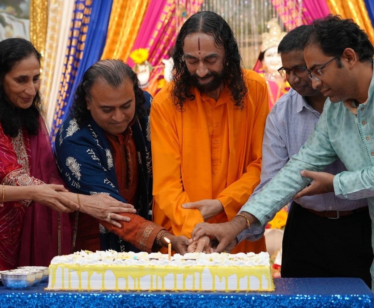 यदि हम भगवान को भक्ति भाव से निरंतर याद नहीं रख पाते, तो हमें यह भाव रखकर उनके लिए कार्य करने का प्रयास करना चाहिए कि हम जो भी कर रहे हैं, वह उनकी प्रसन्नता के लिए कर रहे हैं।