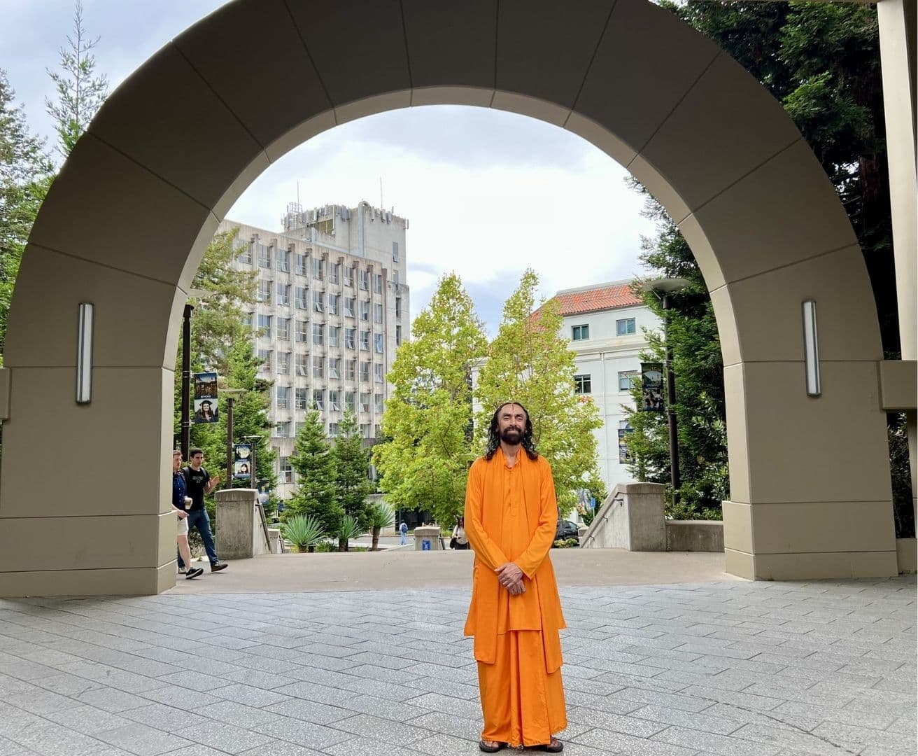 प्रेरणा हमें सकारात्मक बनाती है और खुशी से आगे बढ़ने की शक्ति देती है, जब तक कि हम लक्ष्य तक न पहुँच जाएँ। प्रेरित व्यक्ति को बड़ी से बड़ी चुनौती भी छोटी लगने लगती है।