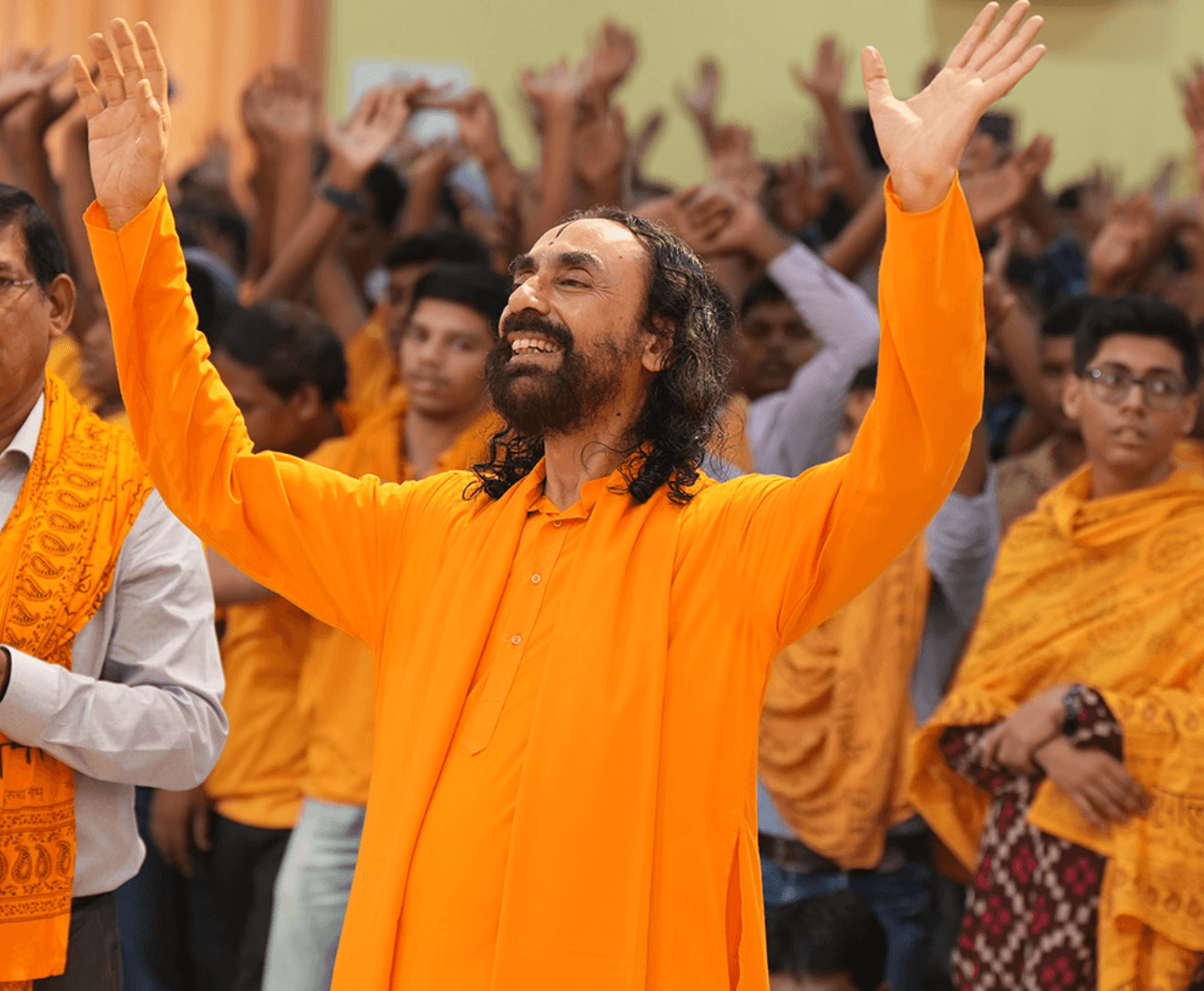 ज्ञान की सहायता से प्रेम जाग्रत होता है। जब हम किसी वस्तु या व्यक्ति का वास्तविक मूल्य समझ लेते हैं, तो हमारे भीतर का प्रेम और गहरा हो जाता है।