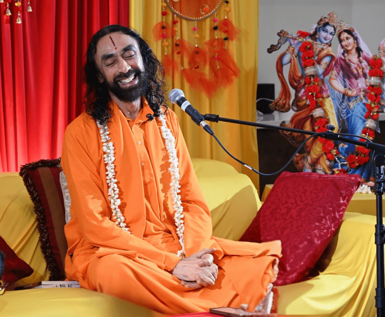 आध्यात्मिक दृष्टिकोण का अर्थ है जीवन को एक मोमबत्ती के रूप में देखना — जिसका लक्ष्य यह है कि बुझने से पहले अपनी संपूर्ण क्षमता से प्रकाश देना और सेवा करना।