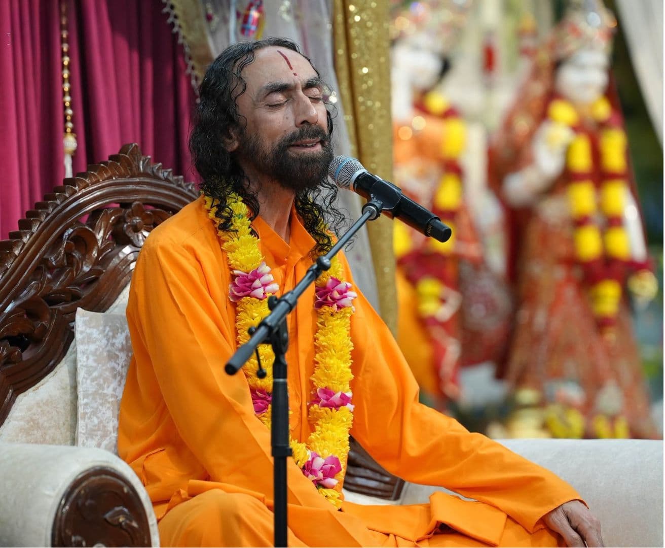 A devotee is one who is indifferent to worldly loss or gain. Devotees value divine love for God and consider it the highest treasure worth possessing.