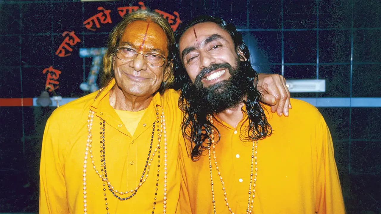 Swami Mukundananda meeting Jagadguru Shree Kripaluji Maharaj