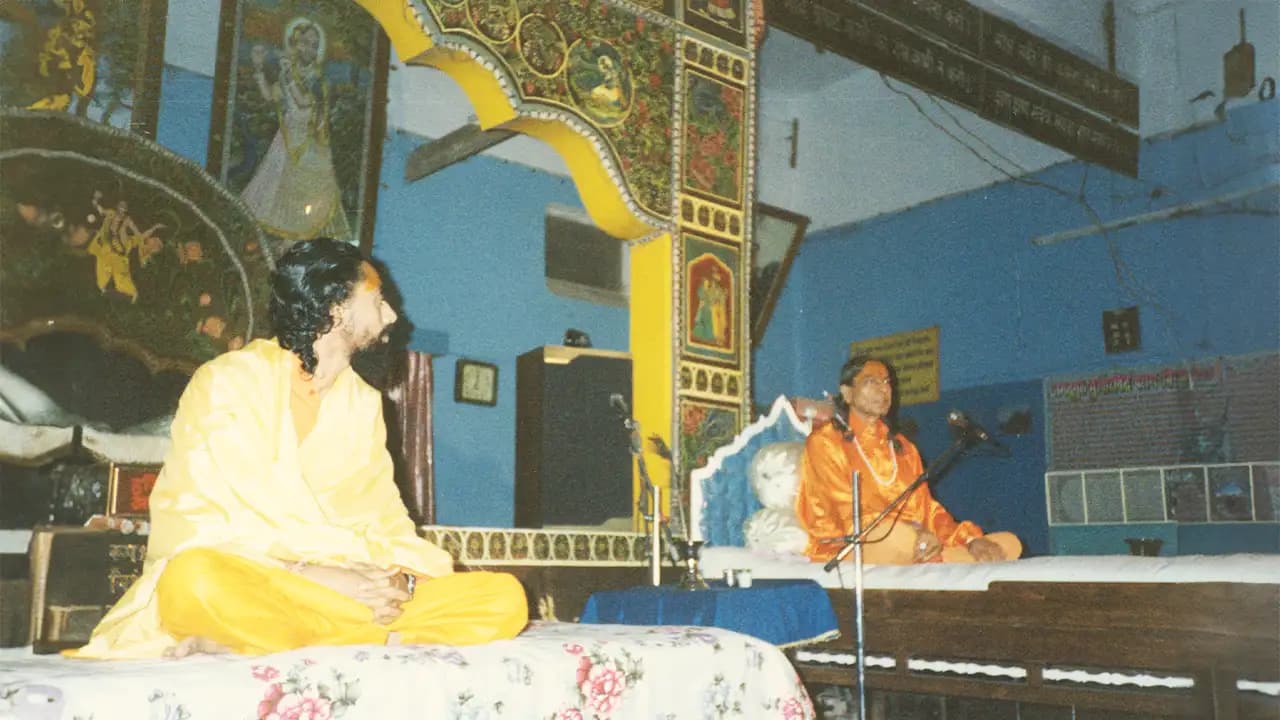 Swami Mukundananda meeting Jagadguru Shree Kripaluji Maharaj